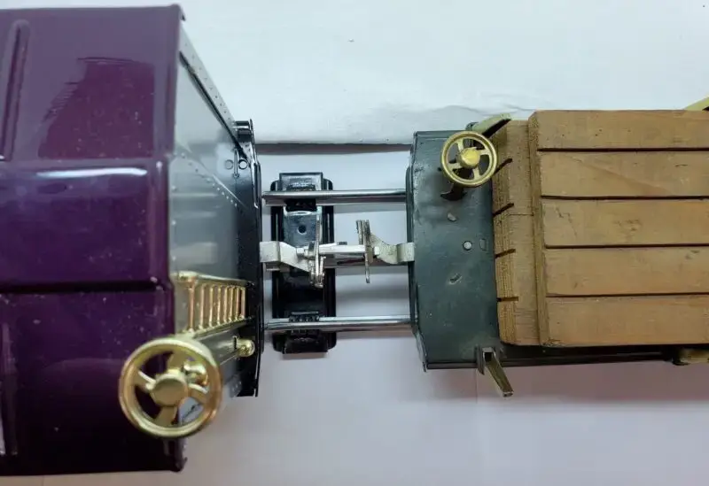 Coupler Adapter - STD & O Ga Lionel Latch/ Box to Latch/Box (1/4" difference in height) - 2 Pack - Image 4