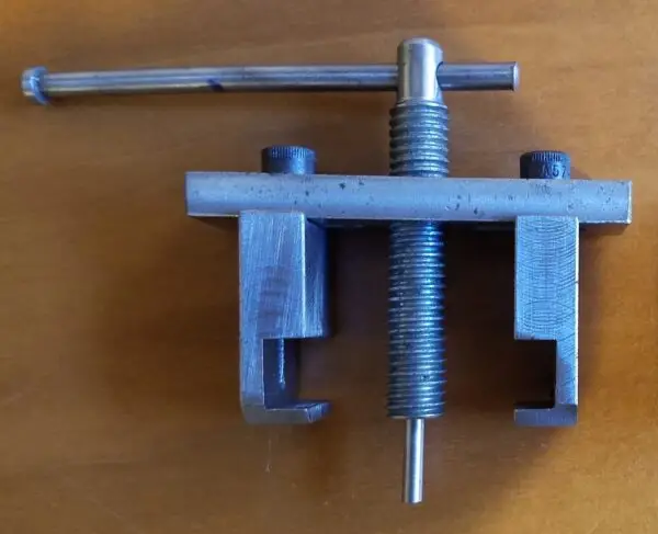 Large Gauge Wheel Puller w/ Standard Duty Jaws - O Gauge